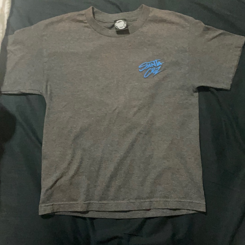 Santa Cruz youth med t shirt.